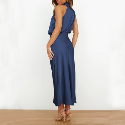 Robe longue satinée beige Élégance minimaliste et allure sophistiquée
