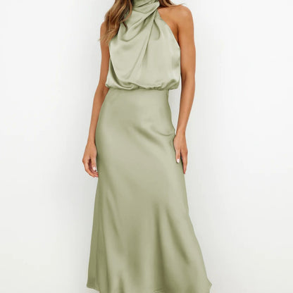 Robe longue satinée beige Élégance minimaliste et allure sophistiquée