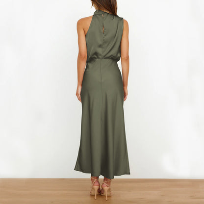 Robe longue satinée beige Élégance minimaliste et allure sophistiquée