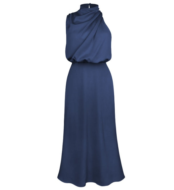 Robe longue satinée beige Élégance minimaliste et allure sophistiquée